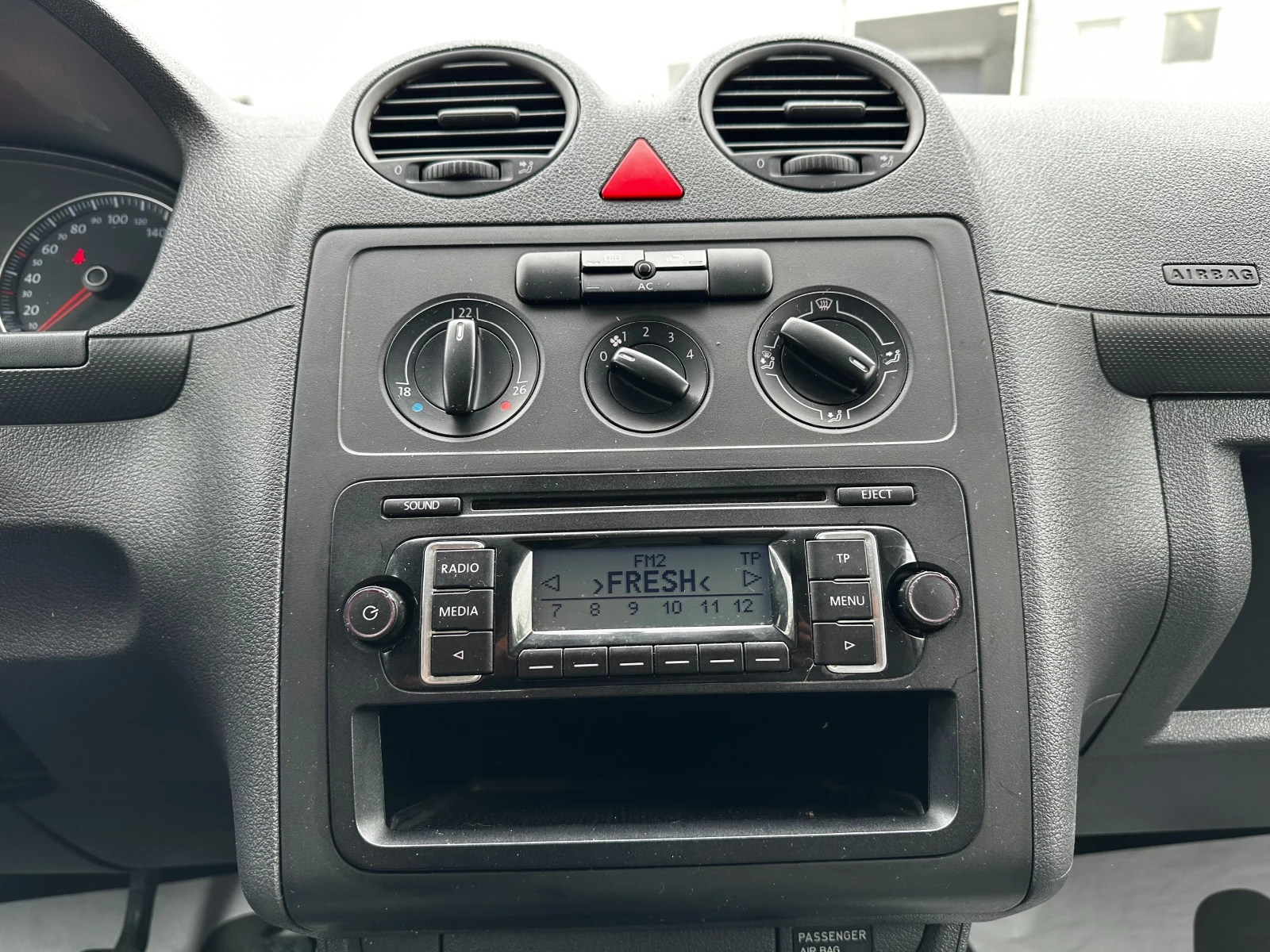 VW Caddy, снимка 12 - Автомобили и джипове - 54509454