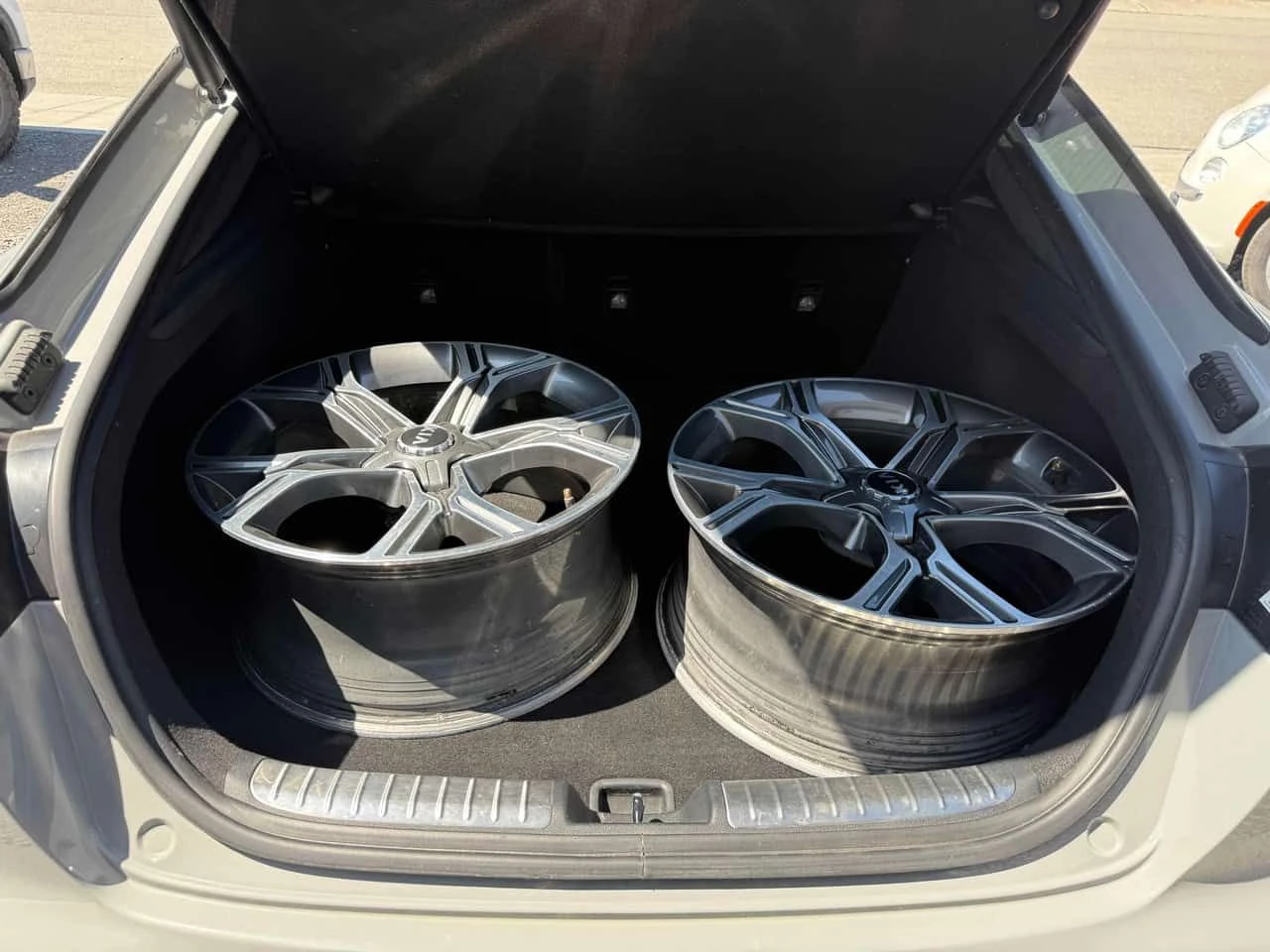 Kia Stinger  AWD / 360 / DISTRONIC / CARFAX / АВТОКРЕДИТ , снимка 11 - Автомобили и джипове - 54595386