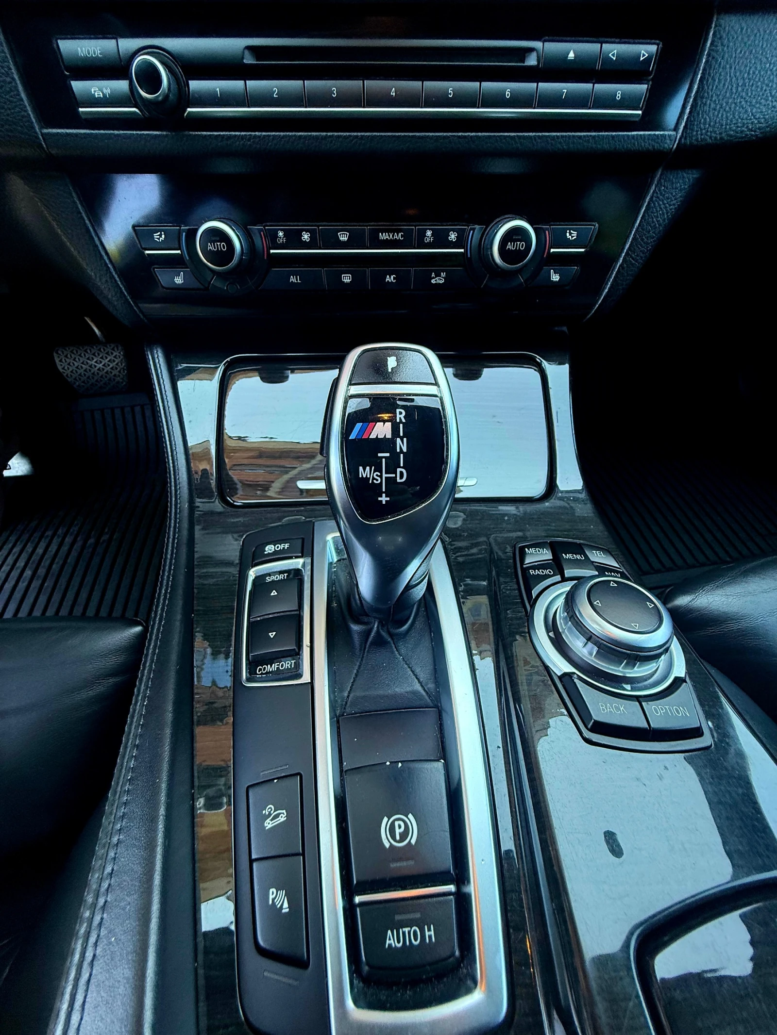 BMW 550 X-drive M-PACK FULL, снимка 12 - Автомобили и джипове - 54853167