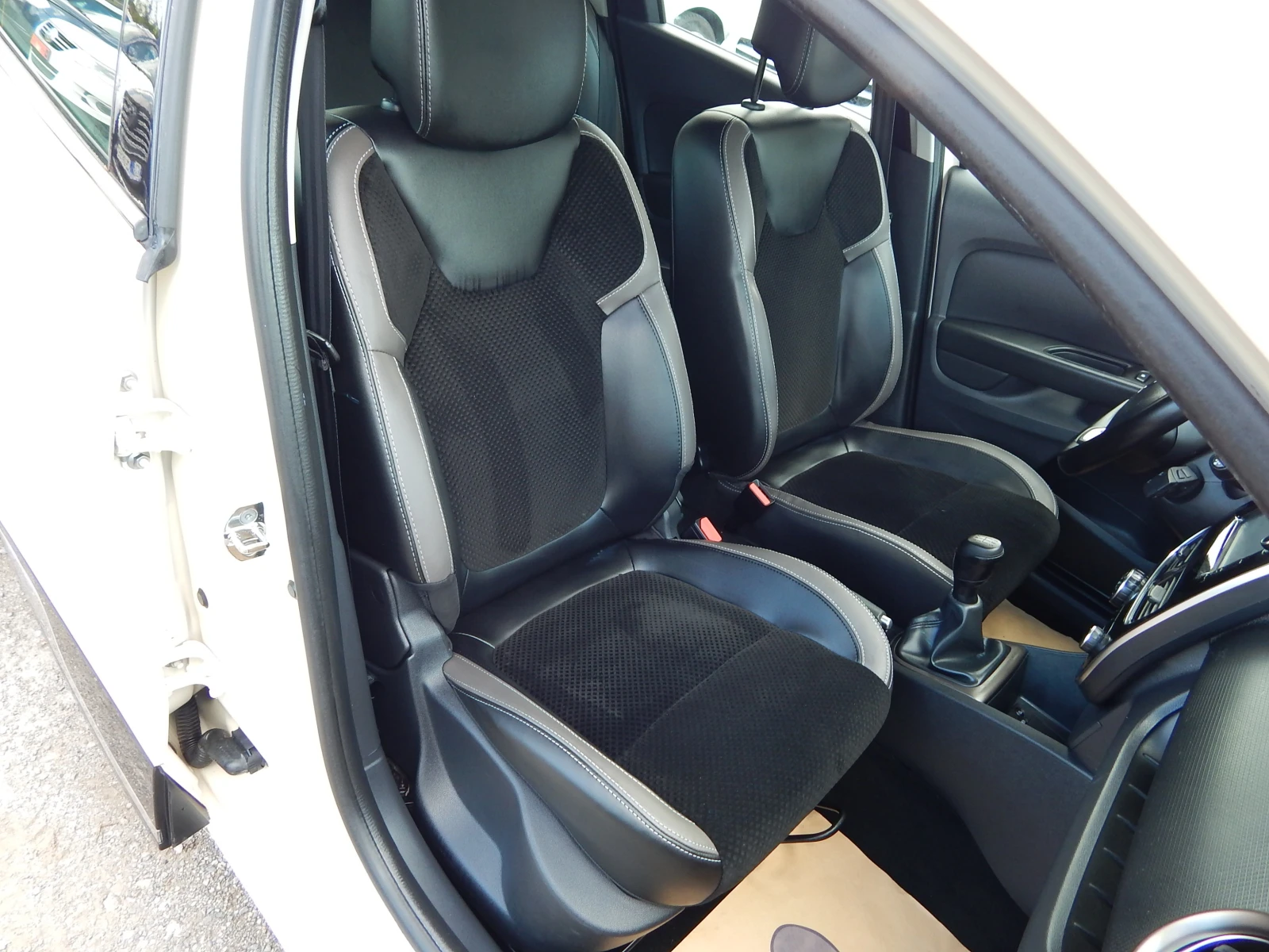Renault Clio 1.5DCI* NAVI* LED* KAMERA* , снимка 17 - Автомобили и джипове - 54915754