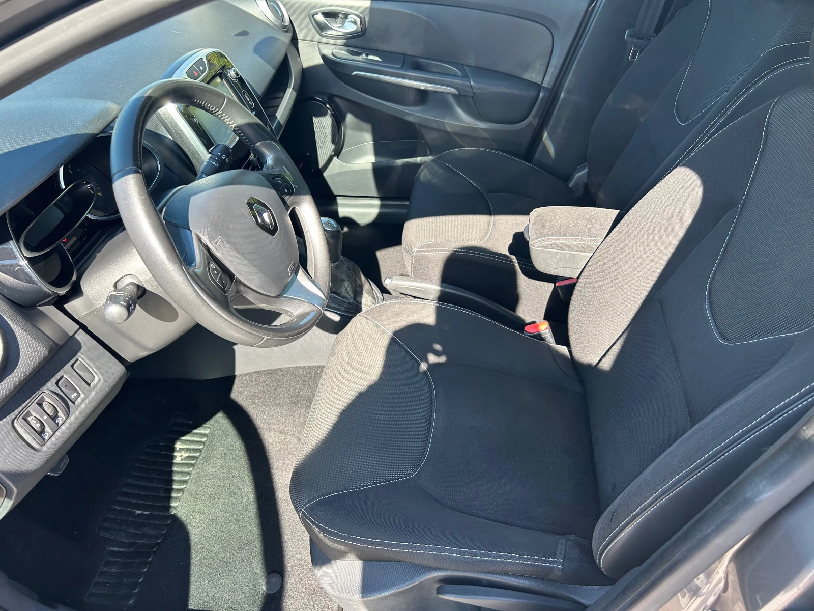 Renault Clio 1.5DCI EURO5B, снимка 8 - Автомобили и джипове - 55465381