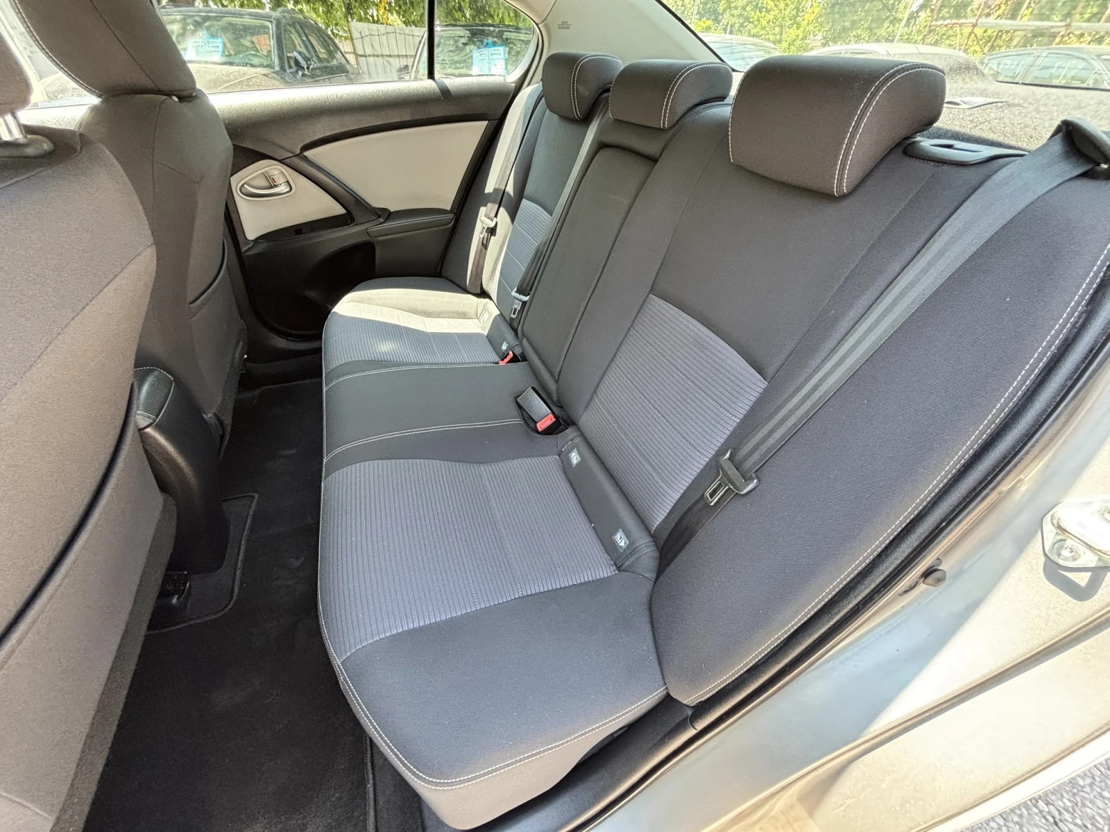 Toyota Avensis 2.0 - Дизел, снимка 10 - Автомобили и джипове - 55472041