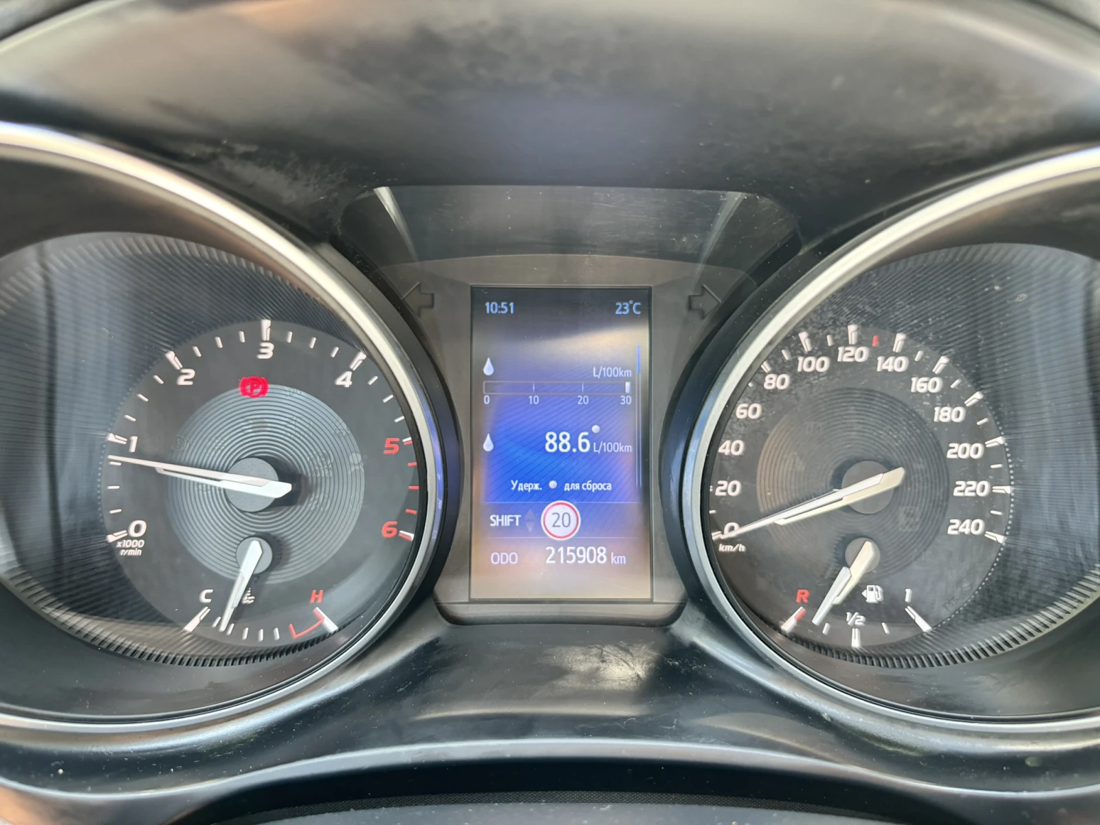 Toyota Avensis 2.0 - Дизел, снимка 9 - Автомобили и джипове - 55472041