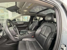 Volvo XC40 * АВТО КРЕДИТ* ЦЕНА ДО БГ * СЕРВИЗНА ИСТОРИЯ * , снимка 8 - Автомобили и джипове - 53697084