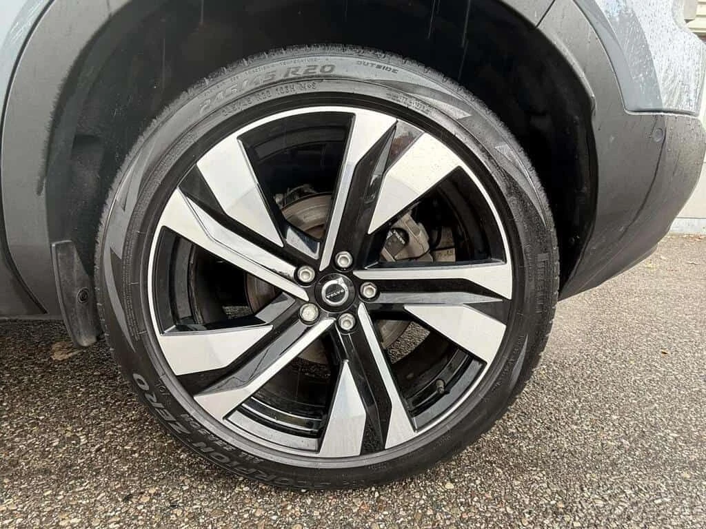 Volvo XC40 * АВТО КРЕДИТ* ЦЕНА ДО БГ * СЕРВИЗНА ИСТОРИЯ *  - изображение 7