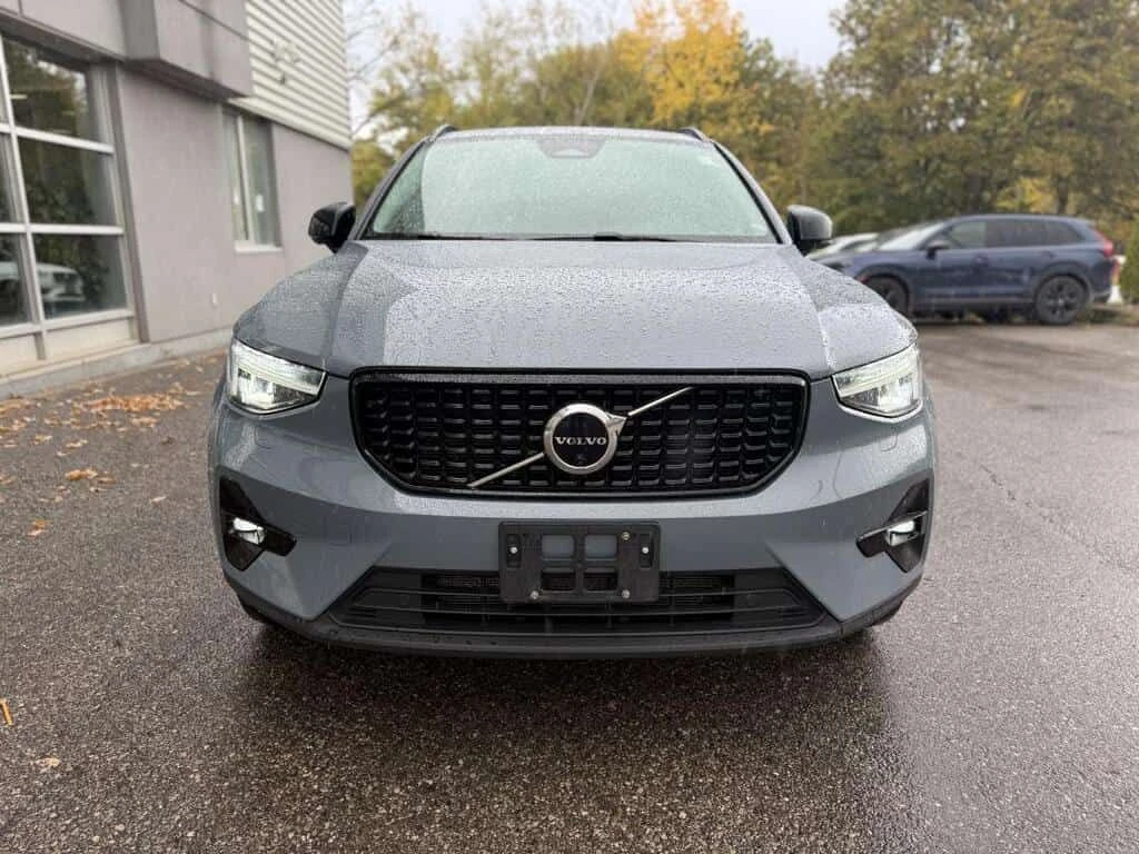 Volvo XC40 * АВТО КРЕДИТ* ЦЕНА ДО БГ * СЕРВИЗНА ИСТОРИЯ *  - изображение 3