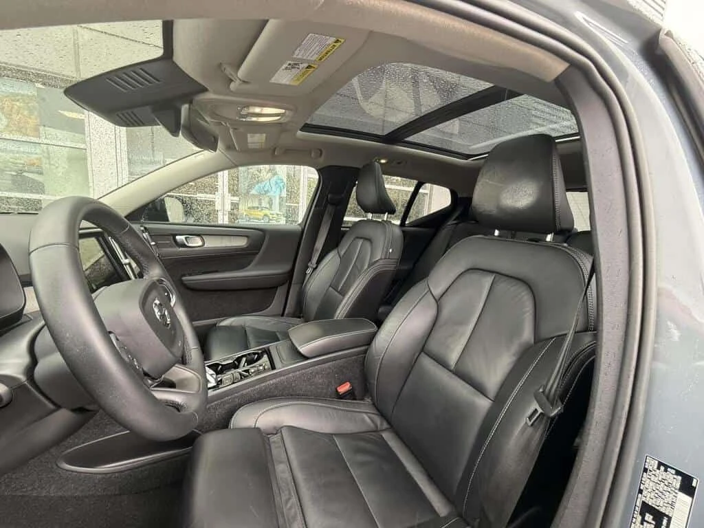 Volvo XC40 * АВТО КРЕДИТ* ЦЕНА ДО БГ * СЕРВИЗНА ИСТОРИЯ *  - изображение 8