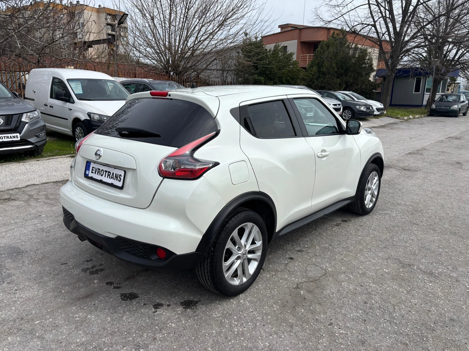 Nissan Juke 1, 6 i / Facelift / Navi/ Камера/Автомат/ Keyles-g, снимка 4 - Автомобили и джипове - 54017200