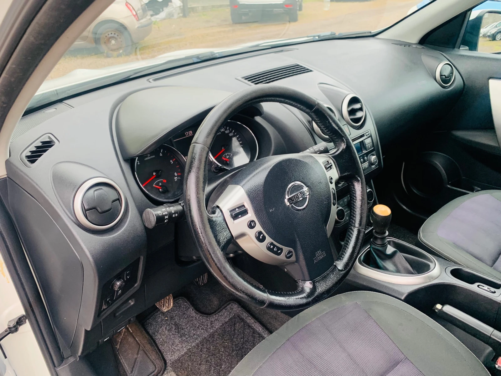 Nissan Qashqai 1.5dci НОВА!!!!, снимка 10 - Автомобили и джипове - 54385262