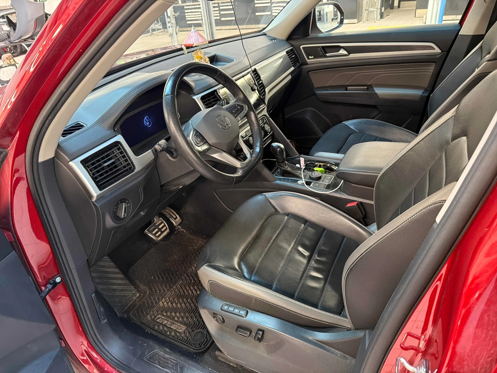VW Atlas  Execline / CARFAX / 360 / MEMORY / ОБДУХВАНЕ, снимка 7 - Автомобили и джипове - 55914566