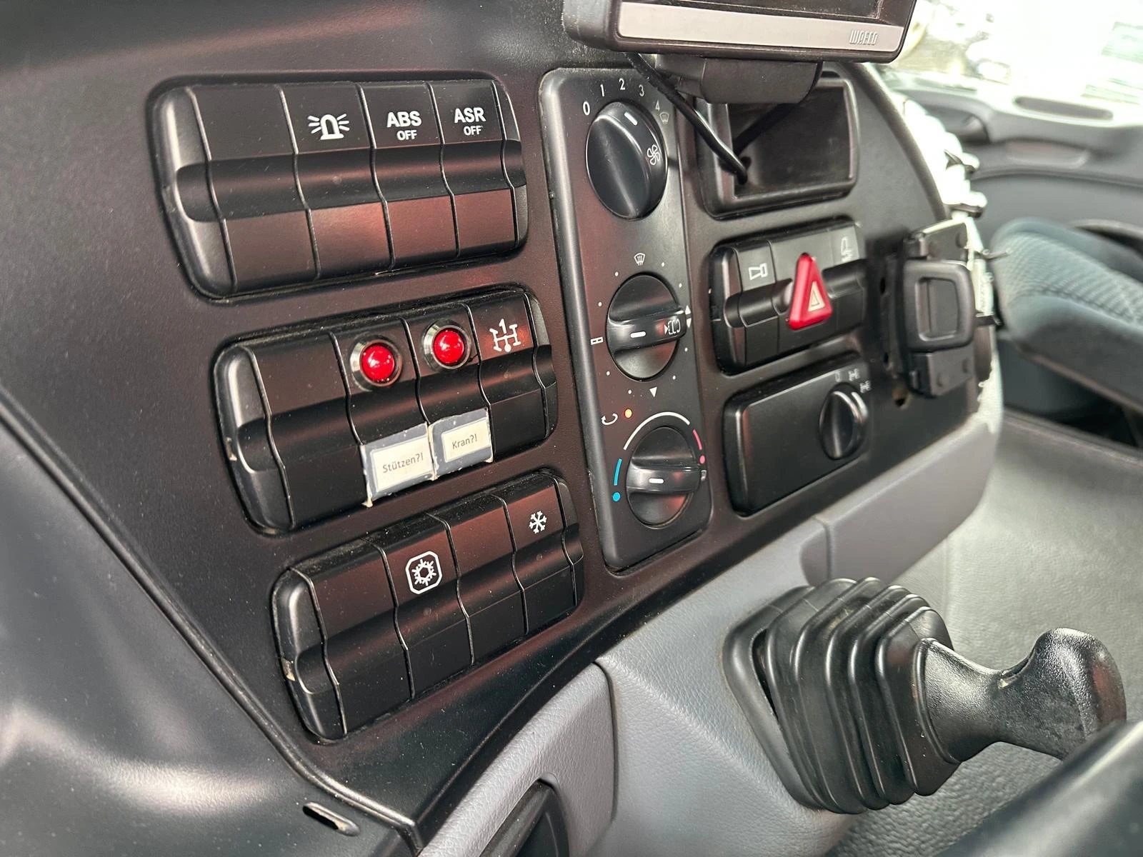 Mercedes-Benz Actros  - изображение 9