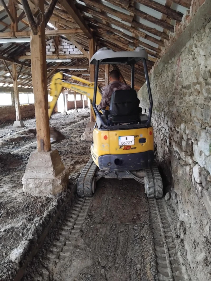 Багер New Holland Е18SR, снимка 5 - Индустриална техника - 52080182