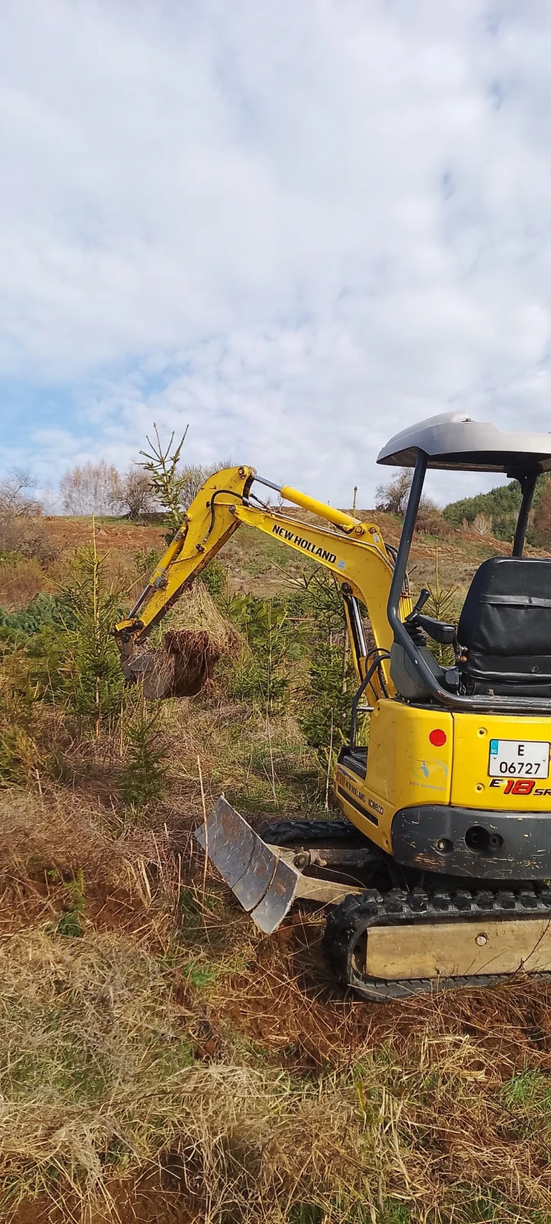 Багер New Holland Е18SR, снимка 3 - Индустриална техника - 52080182