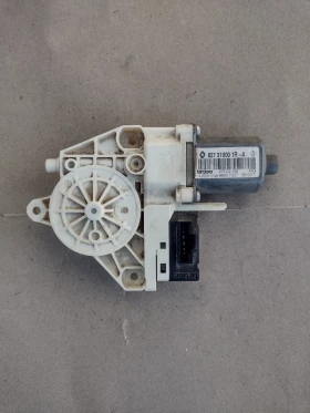     827310001R       RENAULT LAGUNA III 827310001R--A  0130822400  