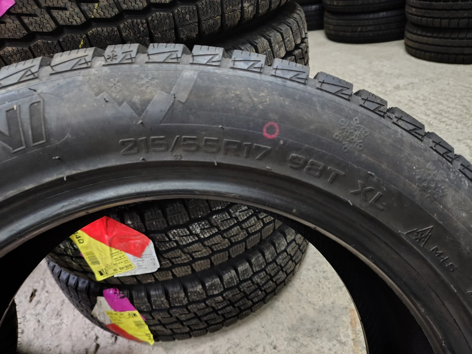Гуми Зимни 215/55R17, снимка 6 - Гуми и джанти - 54091238