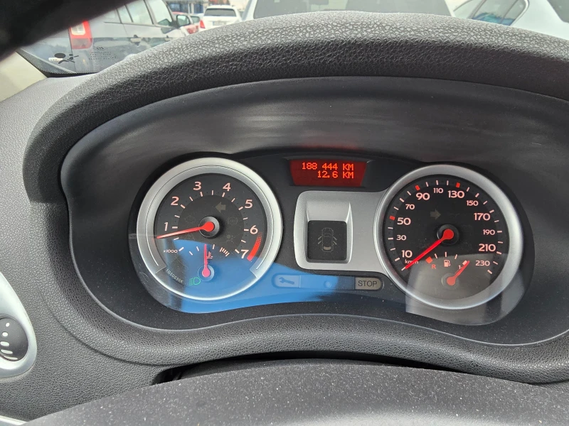 Renault Clio, снимка 2 - Автомобили и джипове - 48472421