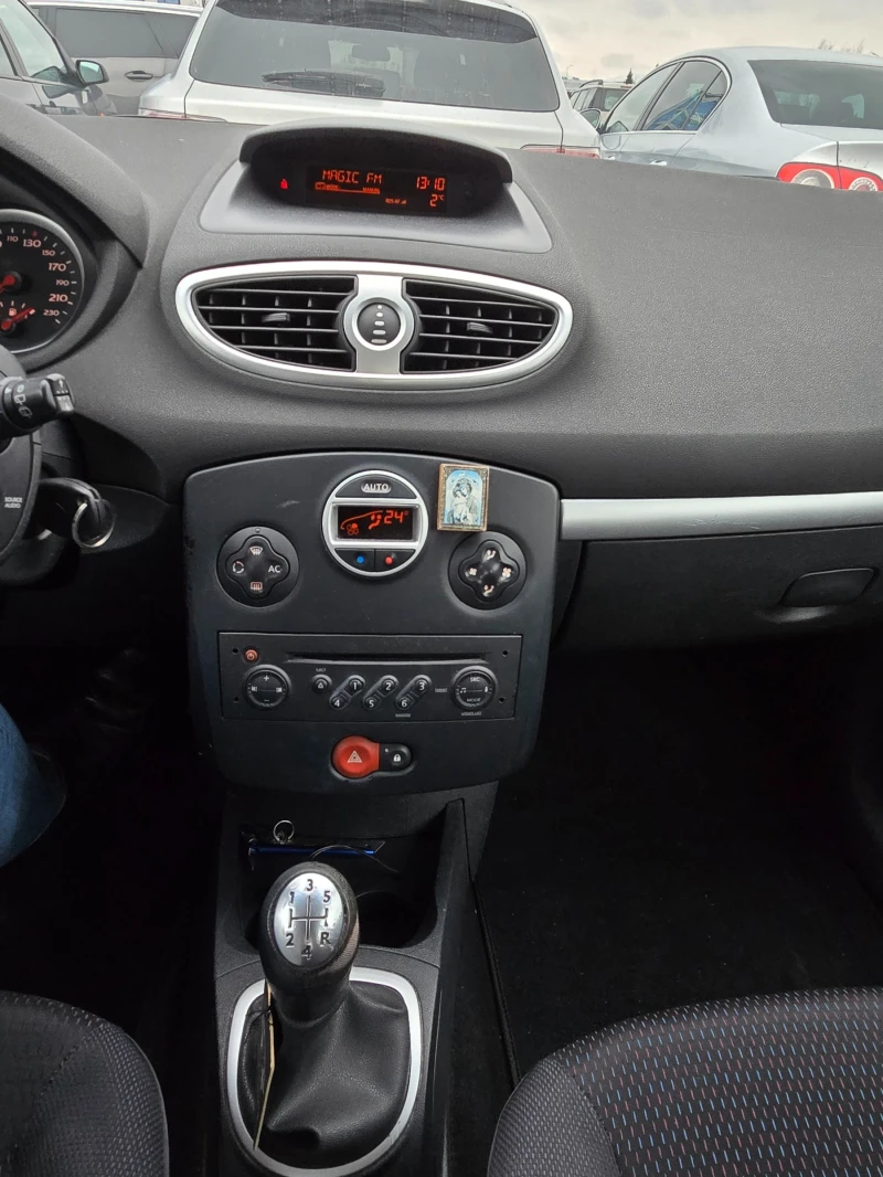 Renault Clio, снимка 4 - Автомобили и джипове - 48472421