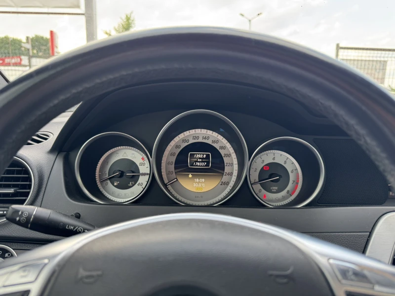 Mercedes-Benz C 180 AMG-PANO-REAL KM, снимка 5 - Автомобили и джипове - 50671314