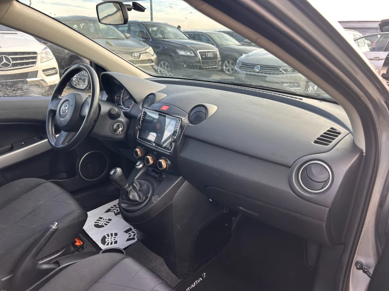 Mazda 2 1.3GAZ NAVI EURO 5, снимка 11 - Автомобили и джипове - 52828590
