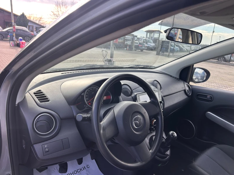 Mazda 2 1.3GAZ NAVI EURO 5, снимка 12 - Автомобили и джипове - 52828590