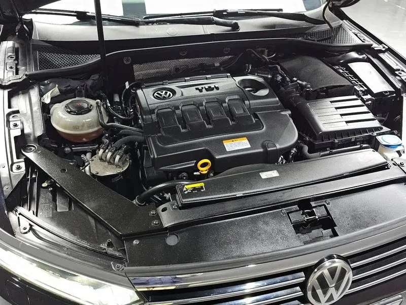 VW Passat 2.0 TDI Premium, снимка 6 - Автомобили и джипове - 56617990