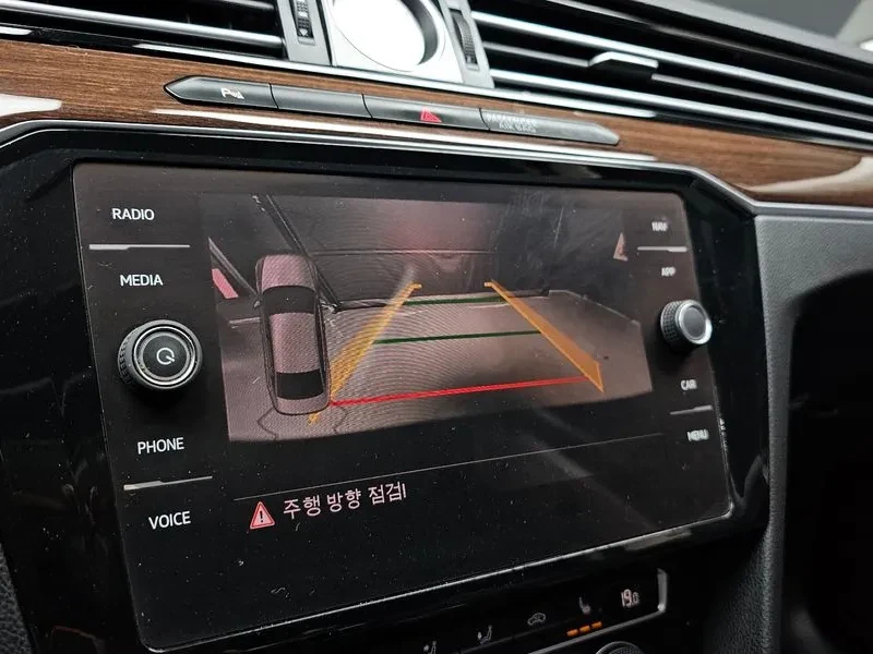 VW Passat 2.0 TDI Premium, снимка 14 - Автомобили и джипове - 56617990