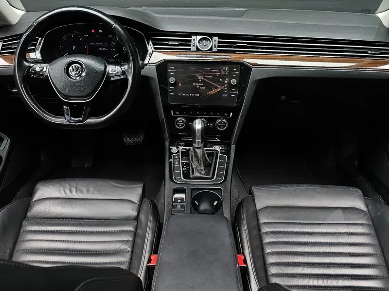 VW Passat 2.0 TDI Premium, снимка 7 - Автомобили и джипове - 56617990