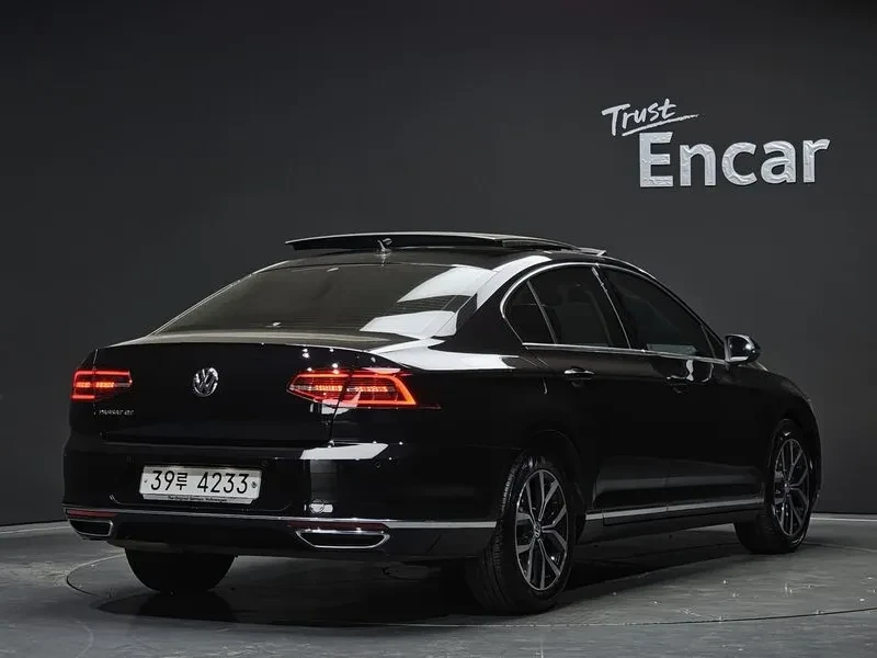 VW Passat 2.0 TDI Premium, снимка 2 - Автомобили и джипове - 56617990