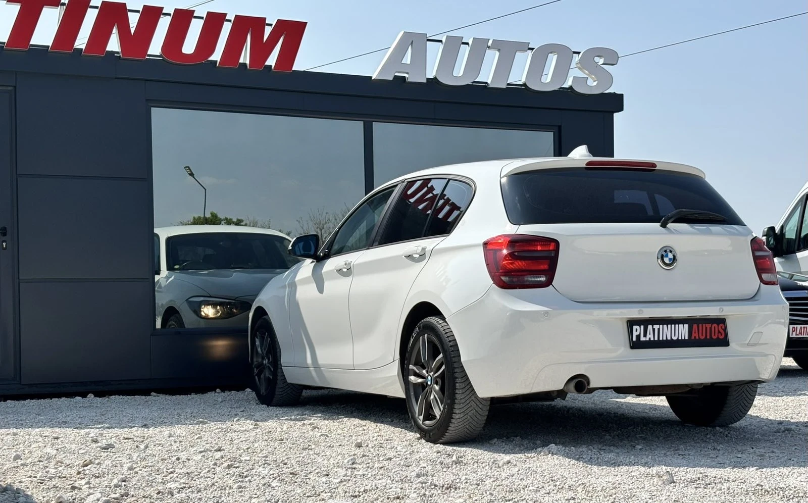 BMW 120 2.0D/SPORT/FACE/6 CK/SERVIZNA ISTORIA/PODGREV  - изображение 2