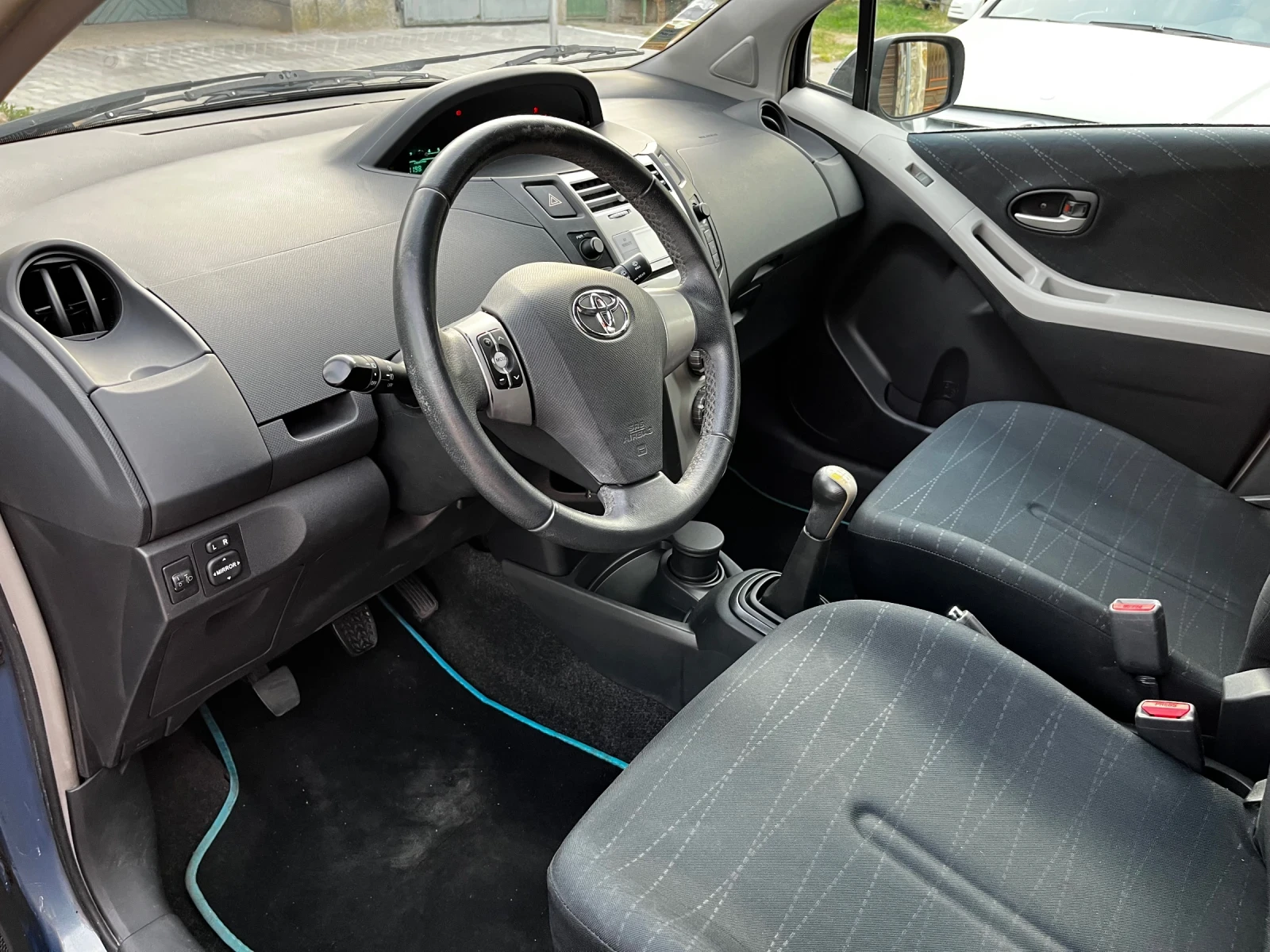 Toyota Yaris  - изображение 8