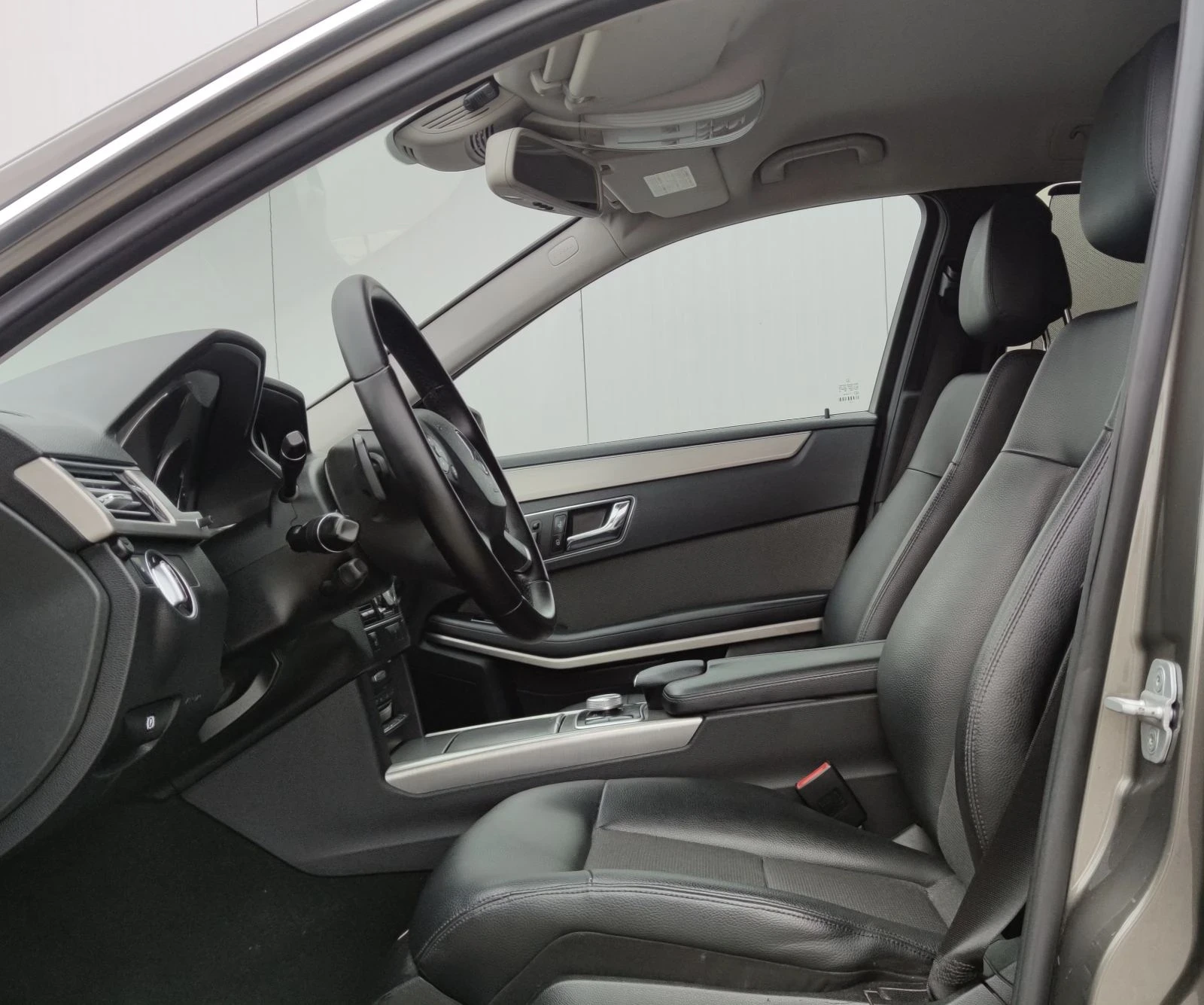 Mercedes-Benz E 350 * 4-MATIC* , снимка 9 - Автомобили и джипове - 54169501