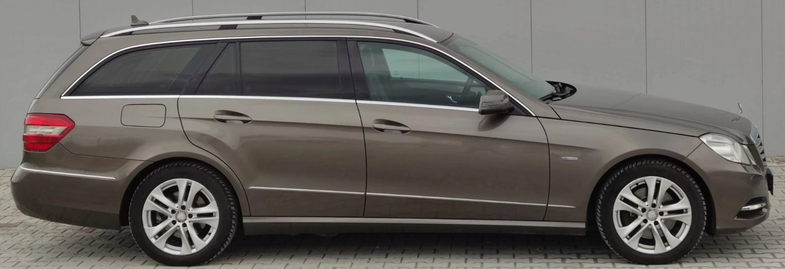 Mercedes-Benz E 350 * 4-MATIC* , снимка 2 - Автомобили и джипове - 54169501