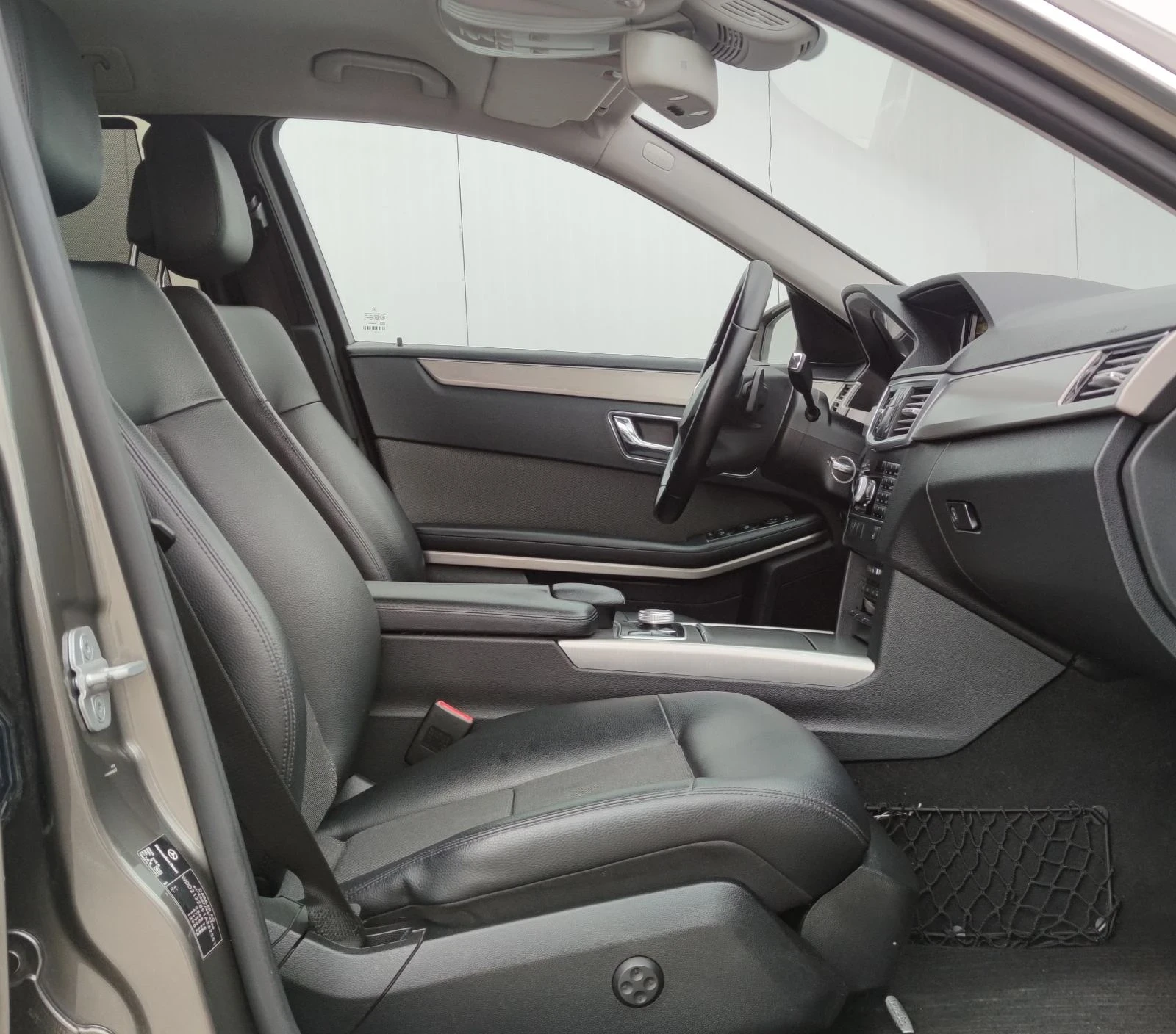 Mercedes-Benz E 350 * 4-MATIC* , снимка 12 - Автомобили и джипове - 54169501