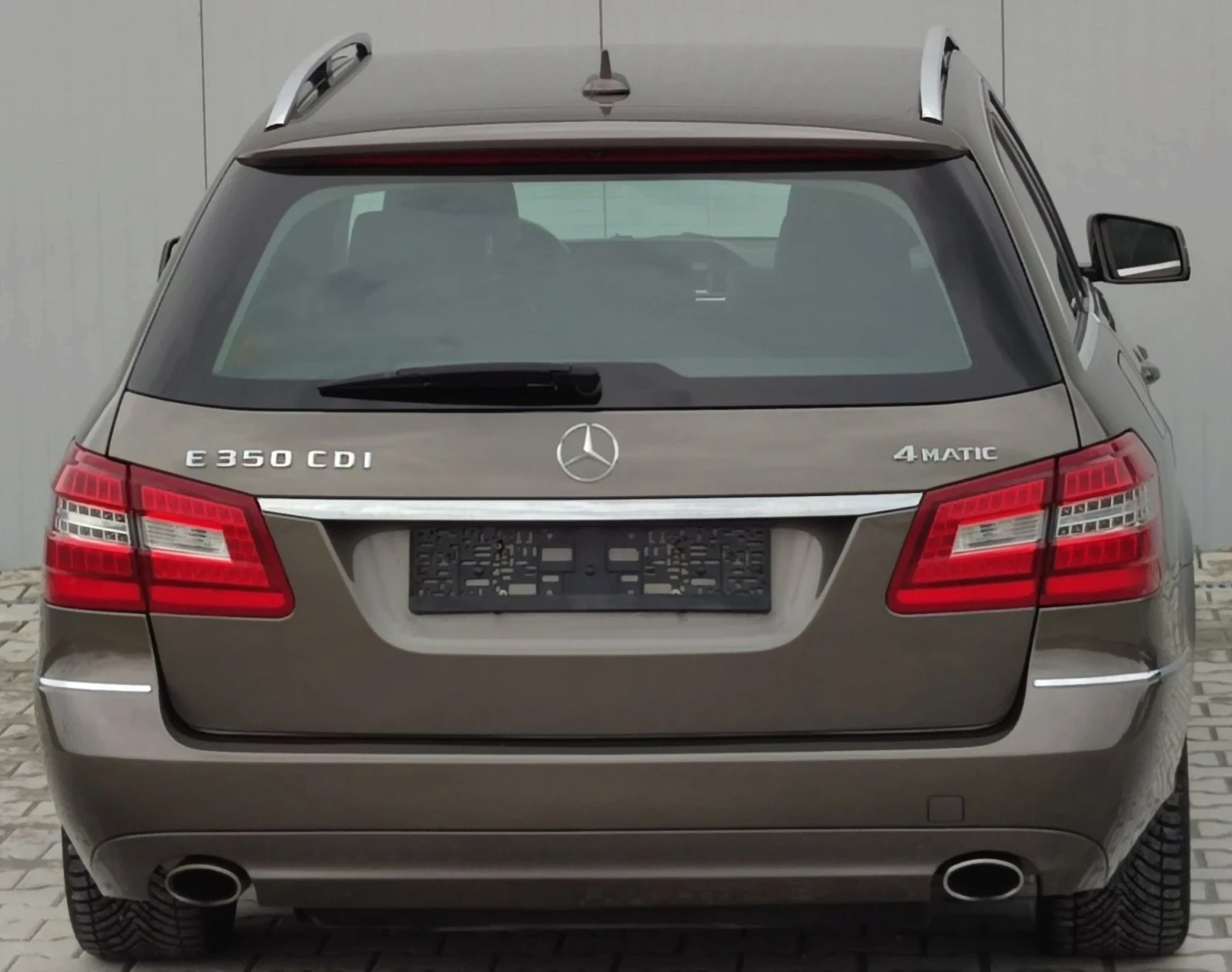 Mercedes-Benz E 350 * 4-MATIC* , снимка 4 - Автомобили и джипове - 54169501