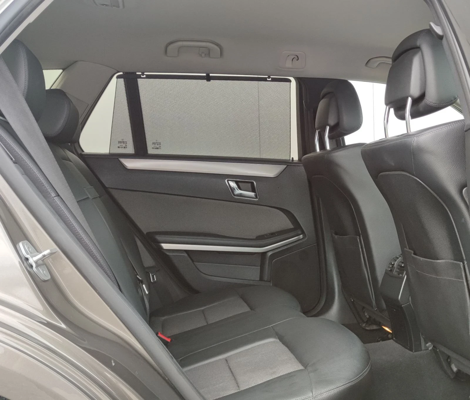 Mercedes-Benz E 350 * 4-MATIC* , снимка 13 - Автомобили и джипове - 54169501