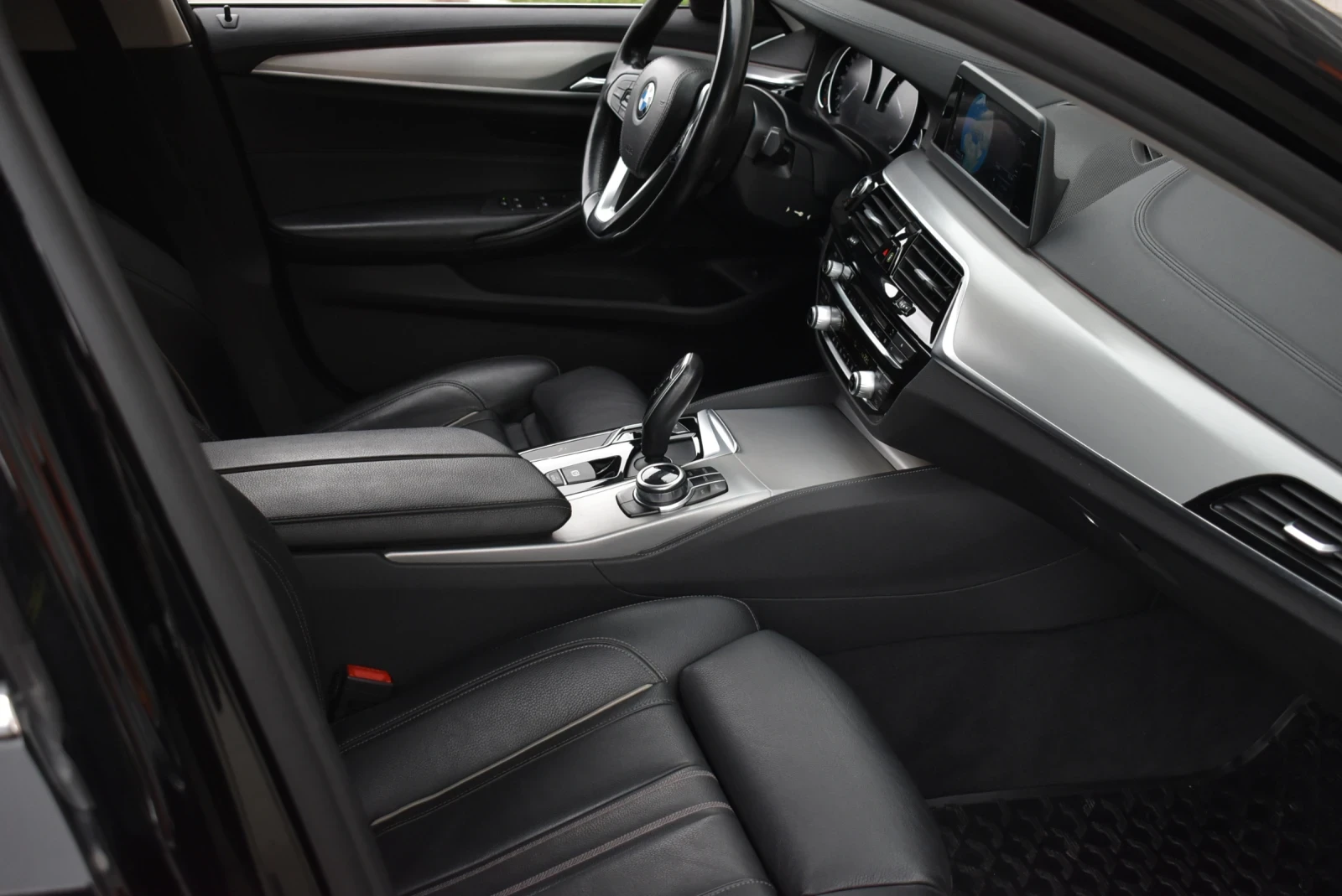 BMW 530, снимка 13 - Автомобили и джипове - 54361004