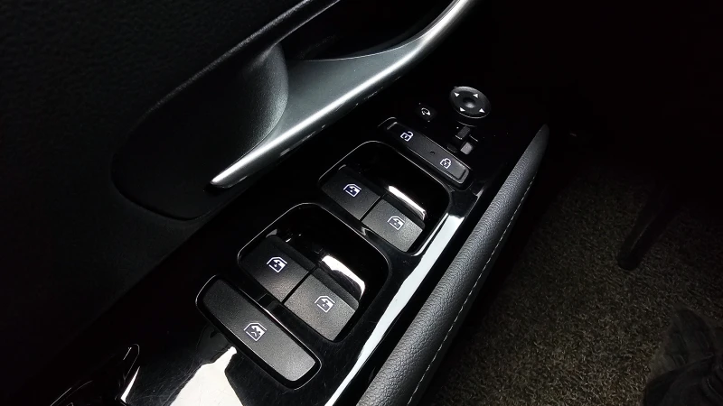 Hyundai Tucson 1.6T Hybrid/Пълна сервизна история !!!, снимка 14 - Автомобили и джипове - 53443201