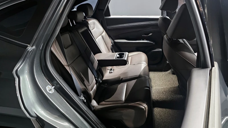 Hyundai Tucson 1.6T Hybrid/Пълна сервизна история !!!, снимка 8 - Автомобили и джипове - 53443201