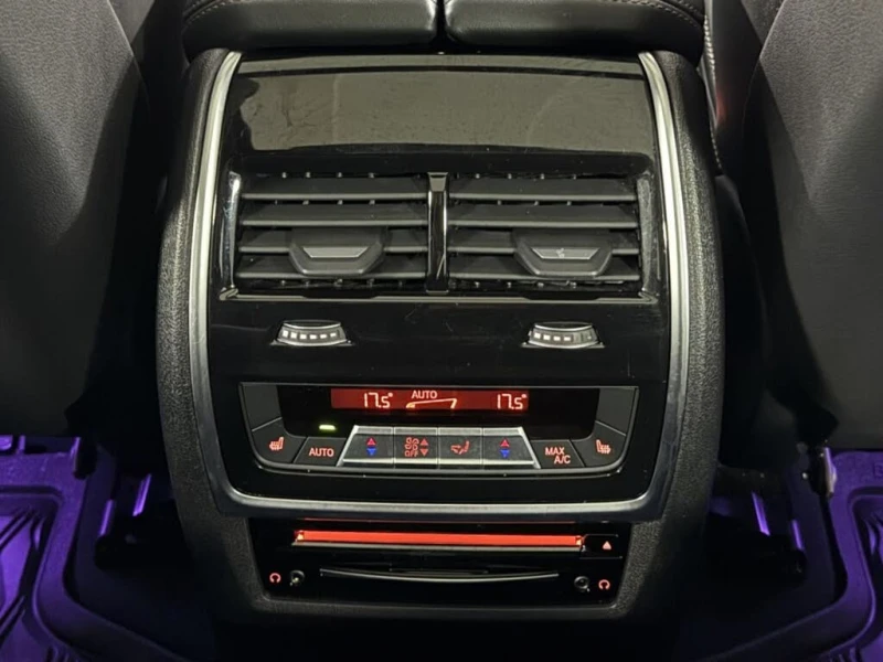 BMW X5 40i* M* Laser* Swarovski* 3xTV* Distr* Обдух* Маса, снимка 16 - Автомобили и джипове - 53469094