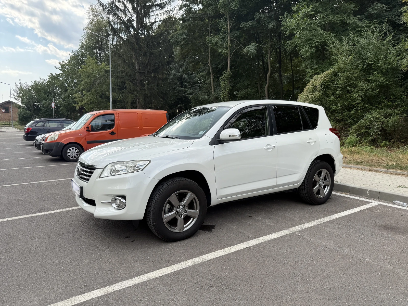 Toyota Rav4 2.2D D4D 98000km - изображение 3