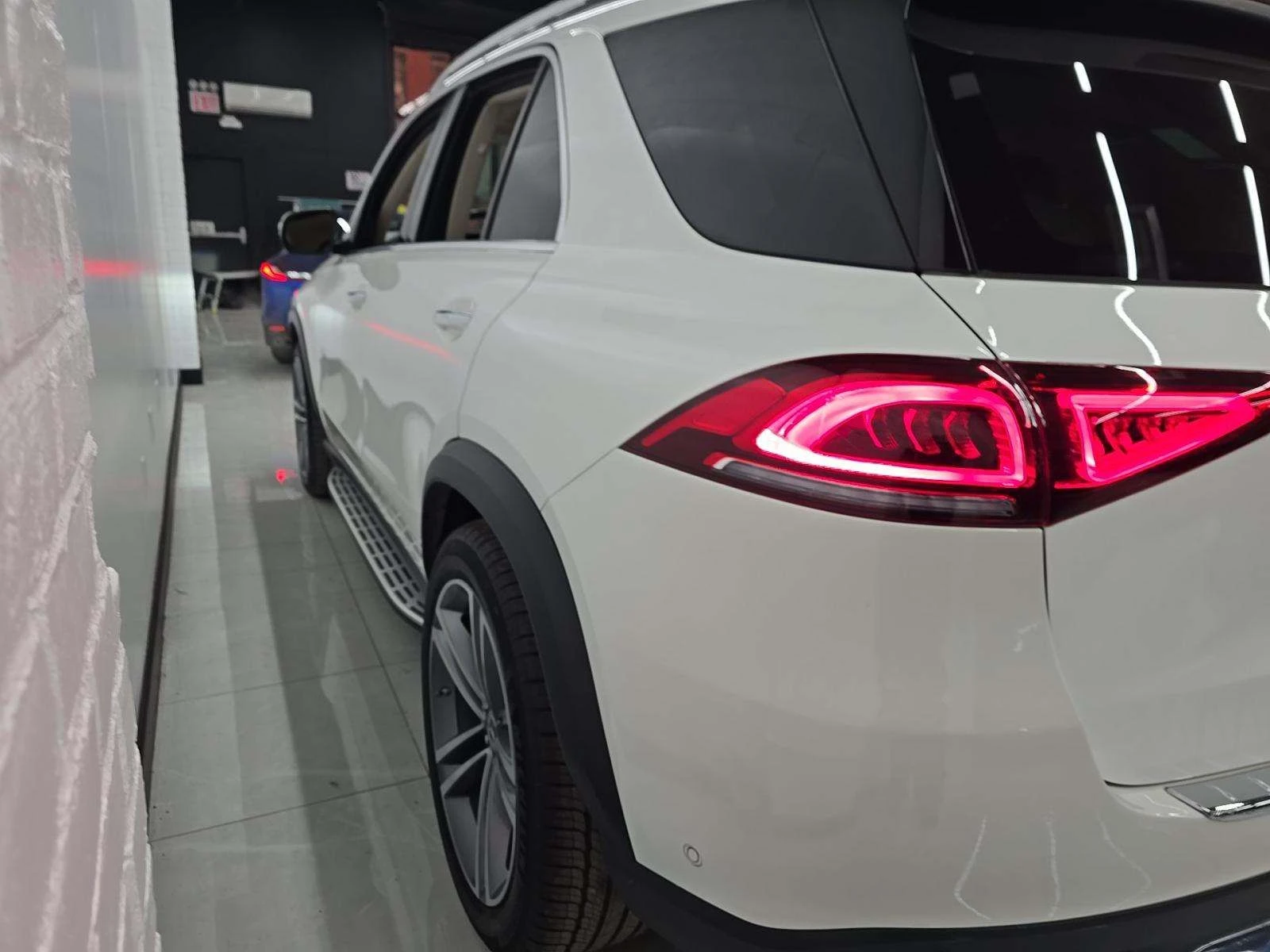 Mercedes-Benz GLS 350  - изображение 2