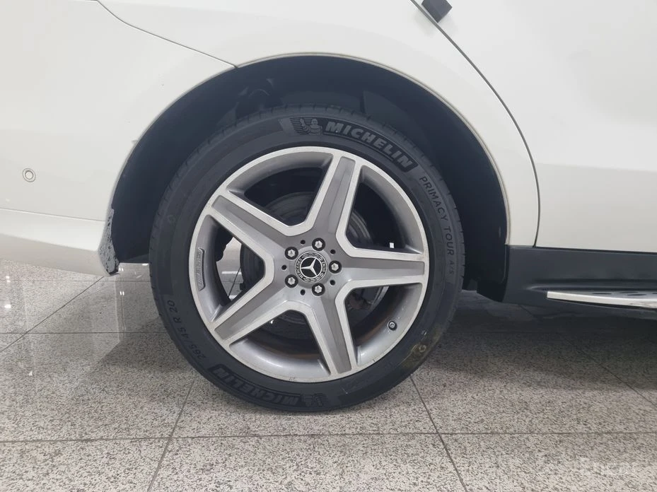 Mercedes-Benz GLE 350, снимка 5 - Автомобили и джипове - 53903349