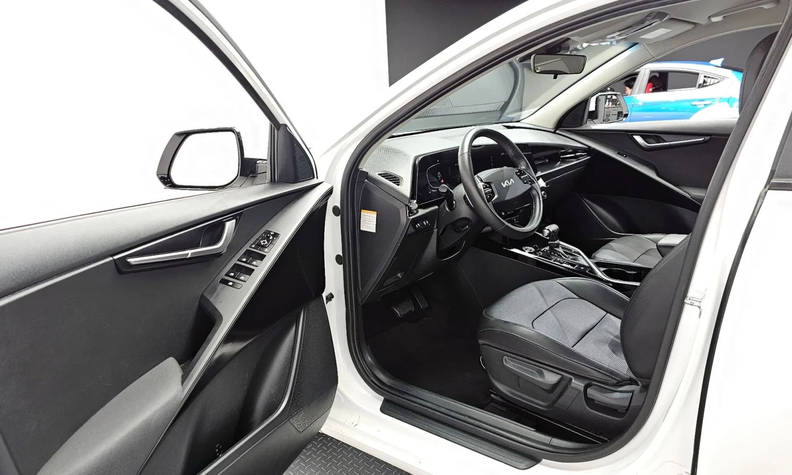 Kia Niro Trendy Hybrid, снимка 5 - Автомобили и джипове - 54224437