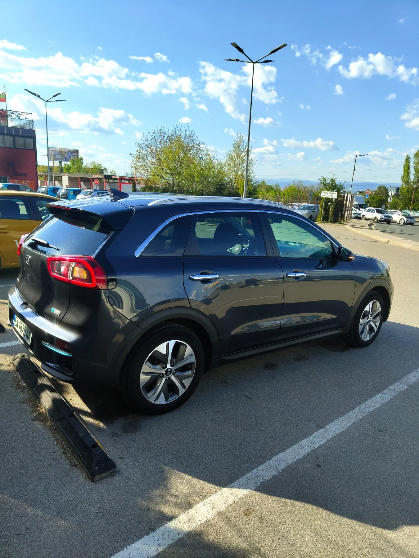 Kia Niro 65 kWh, ExecutiveLine, 100% SOH, Термопомпа, снимка 4 - Автомобили и джипове - 54416498