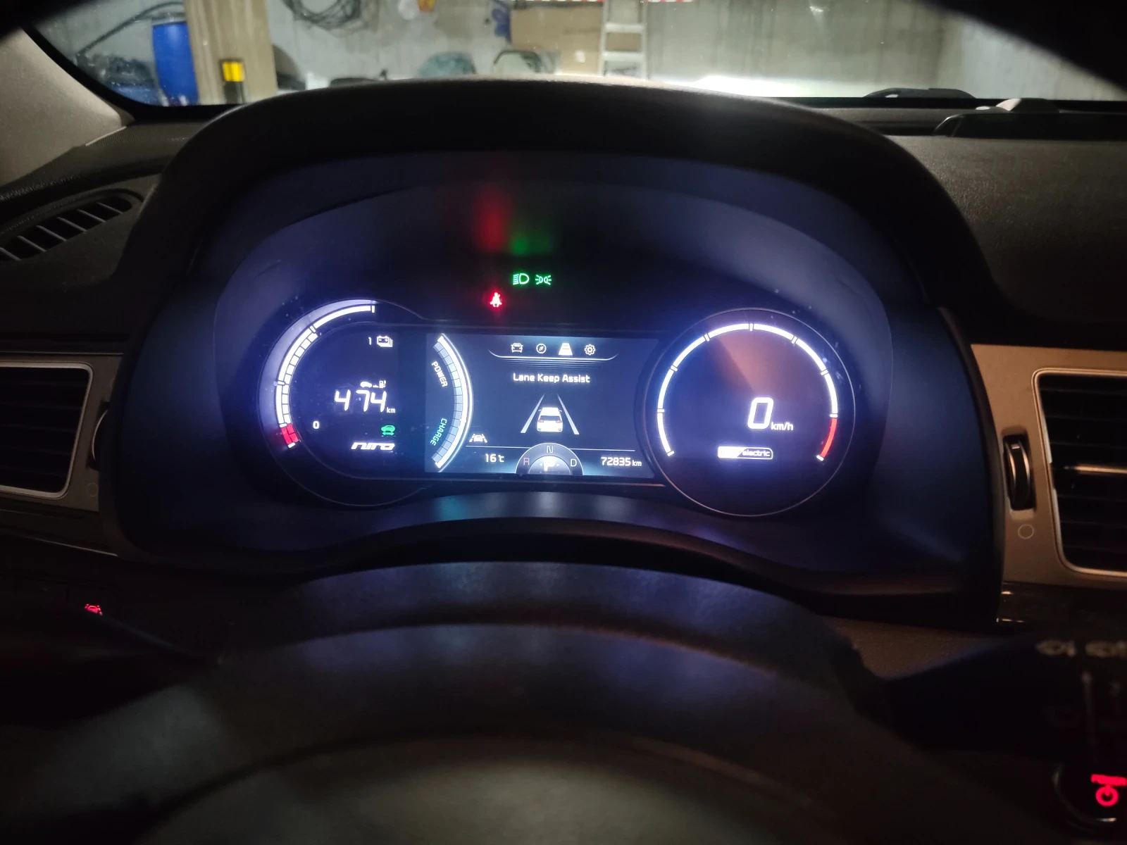Kia Niro 65 kWh, ExecutiveLine, 100% SOH, Термопомпа, снимка 11 - Автомобили и джипове - 54416498