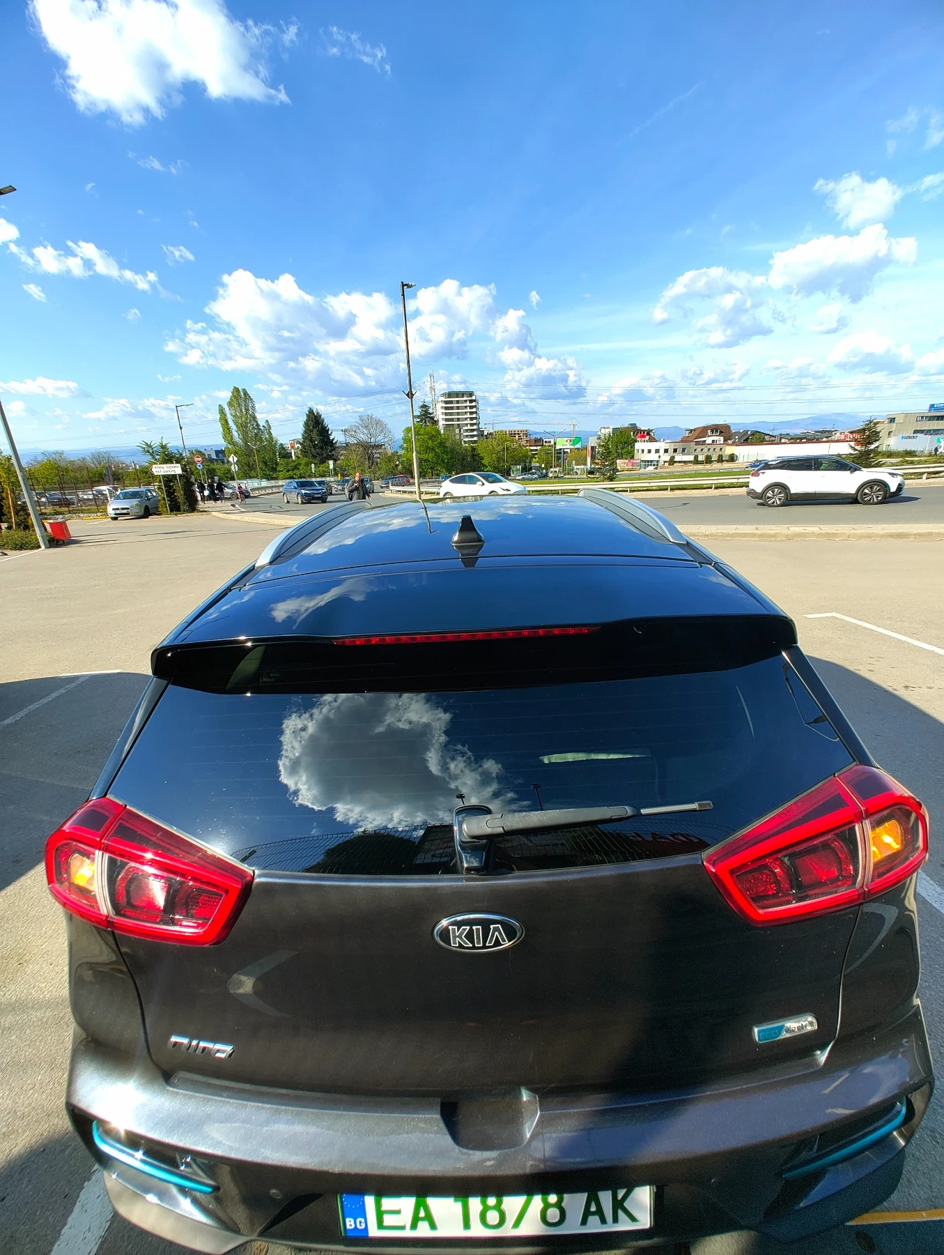 Kia Niro 65 kWh, ExecutiveLine, 100% SOH, Термопомпа, снимка 5 - Автомобили и джипове - 54416498