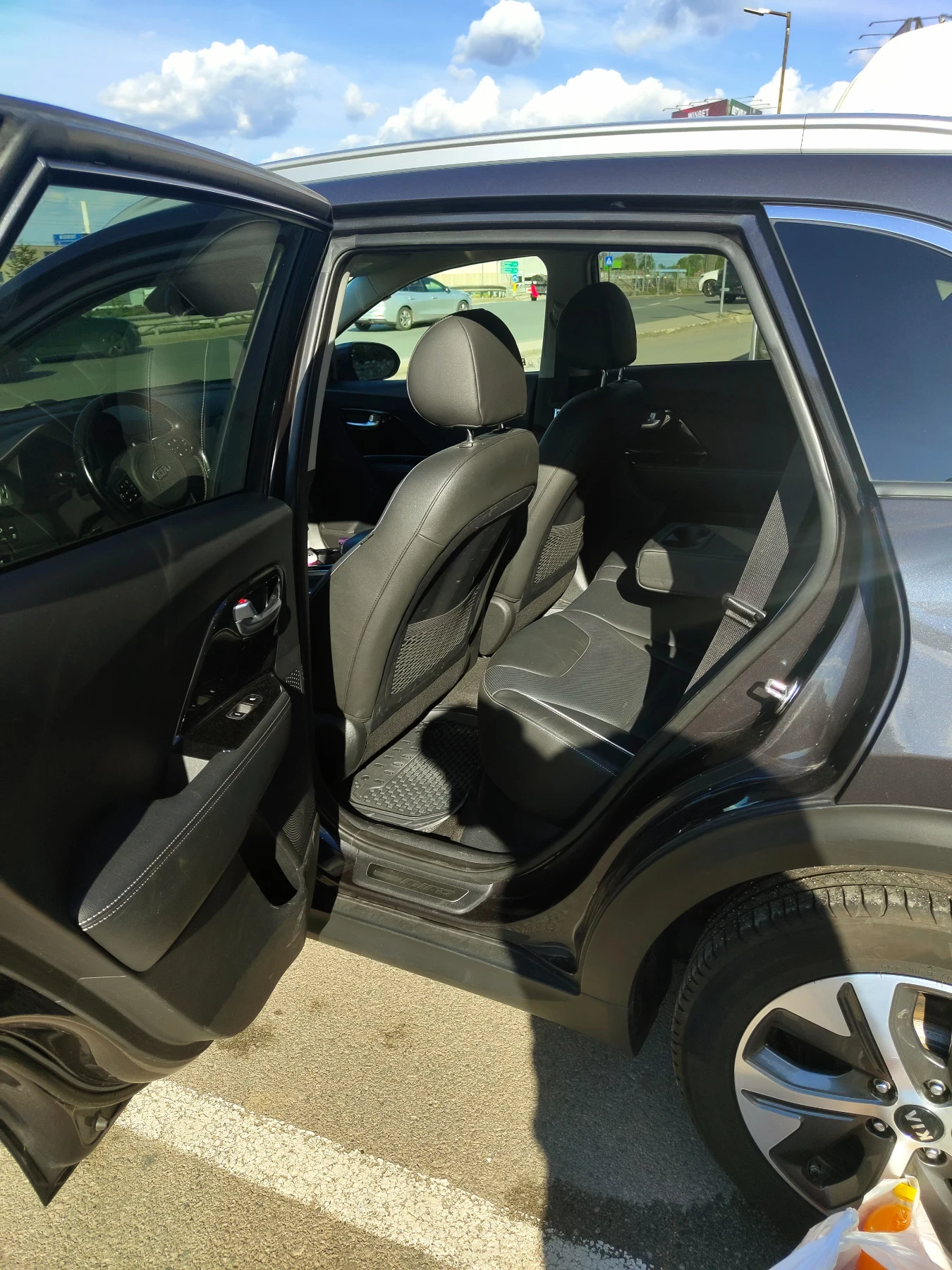 Kia Niro 65 kWh, ExecutiveLine, 100% SOH, Термопомпа, снимка 10 - Автомобили и джипове - 54416498