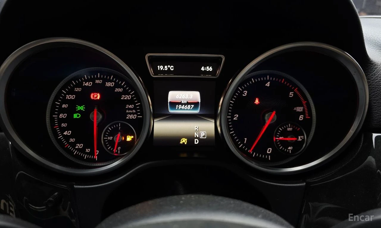 Mercedes-Benz GLE 350 d 4MATIC* AMG PACK* ПОДГРЕВ* ОБДУХВАНЕ* PANORAMA* , снимка 11 - Автомобили и джипове - 54446059