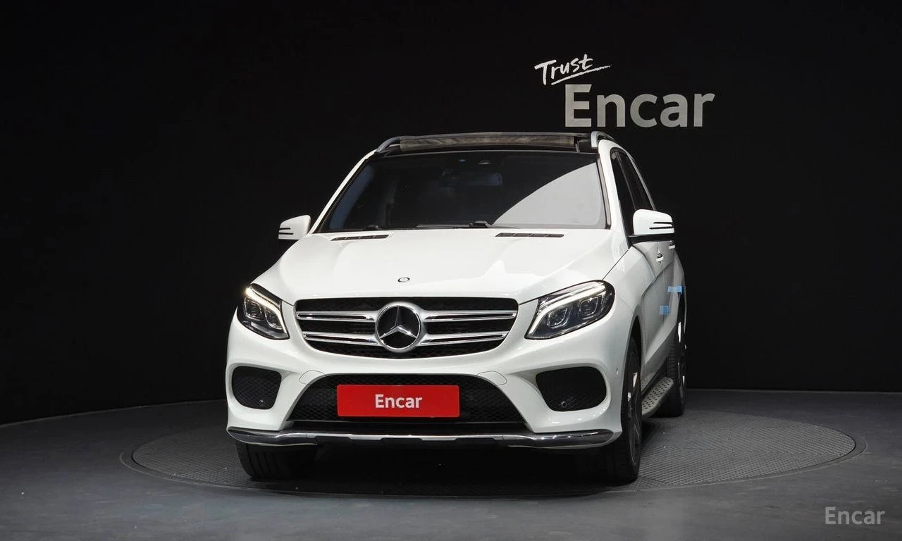 Mercedes-Benz GLE 350 d 4MATIC* AMG PACK* ПОДГРЕВ* ОБДУХВАНЕ* PANORAMA* , снимка 2 - Автомобили и джипове - 54446059