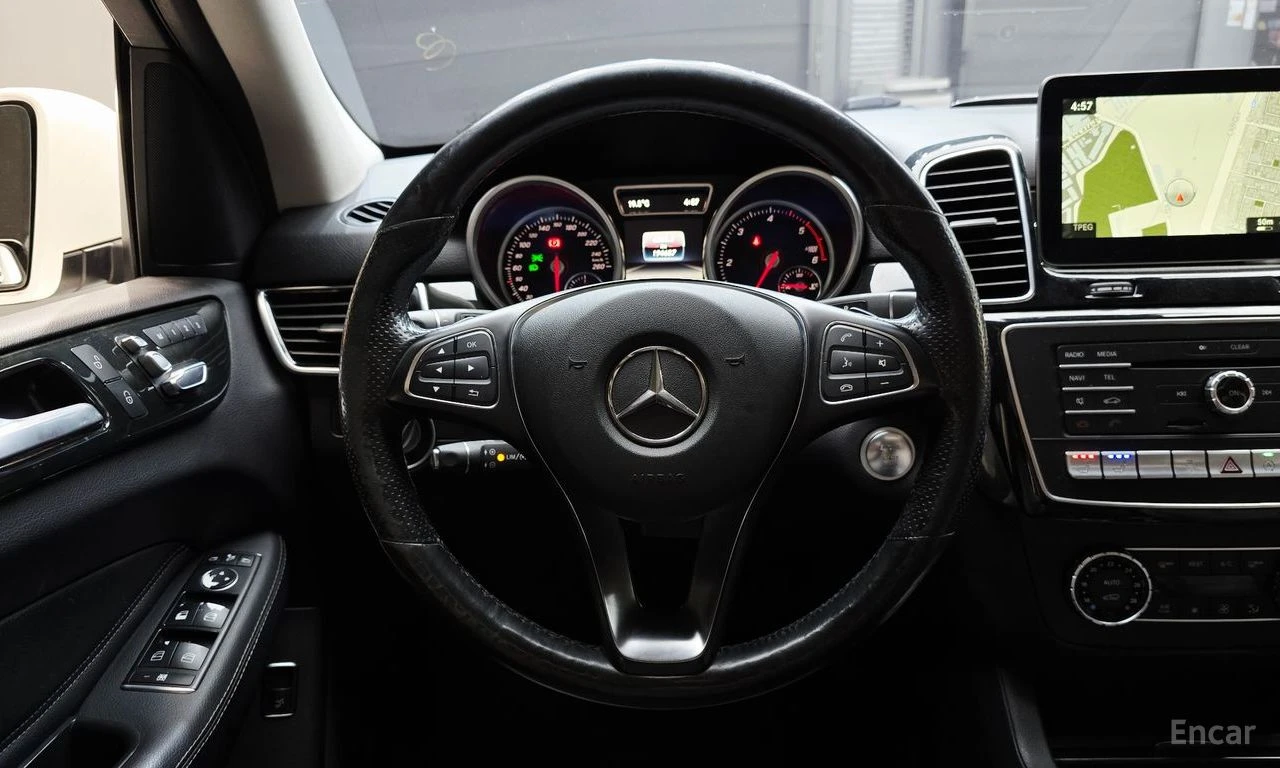 Mercedes-Benz GLE 350 d 4MATIC* AMG PACK* ПОДГРЕВ* ОБДУХВАНЕ* PANORAMA* , снимка 10 - Автомобили и джипове - 54446059
